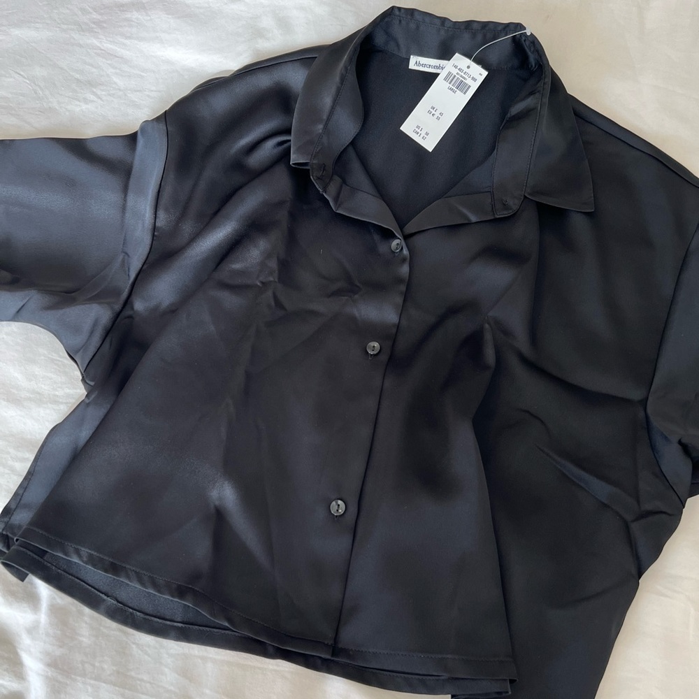 NWT Abercrombie and Fitch silk cropped button up sz large